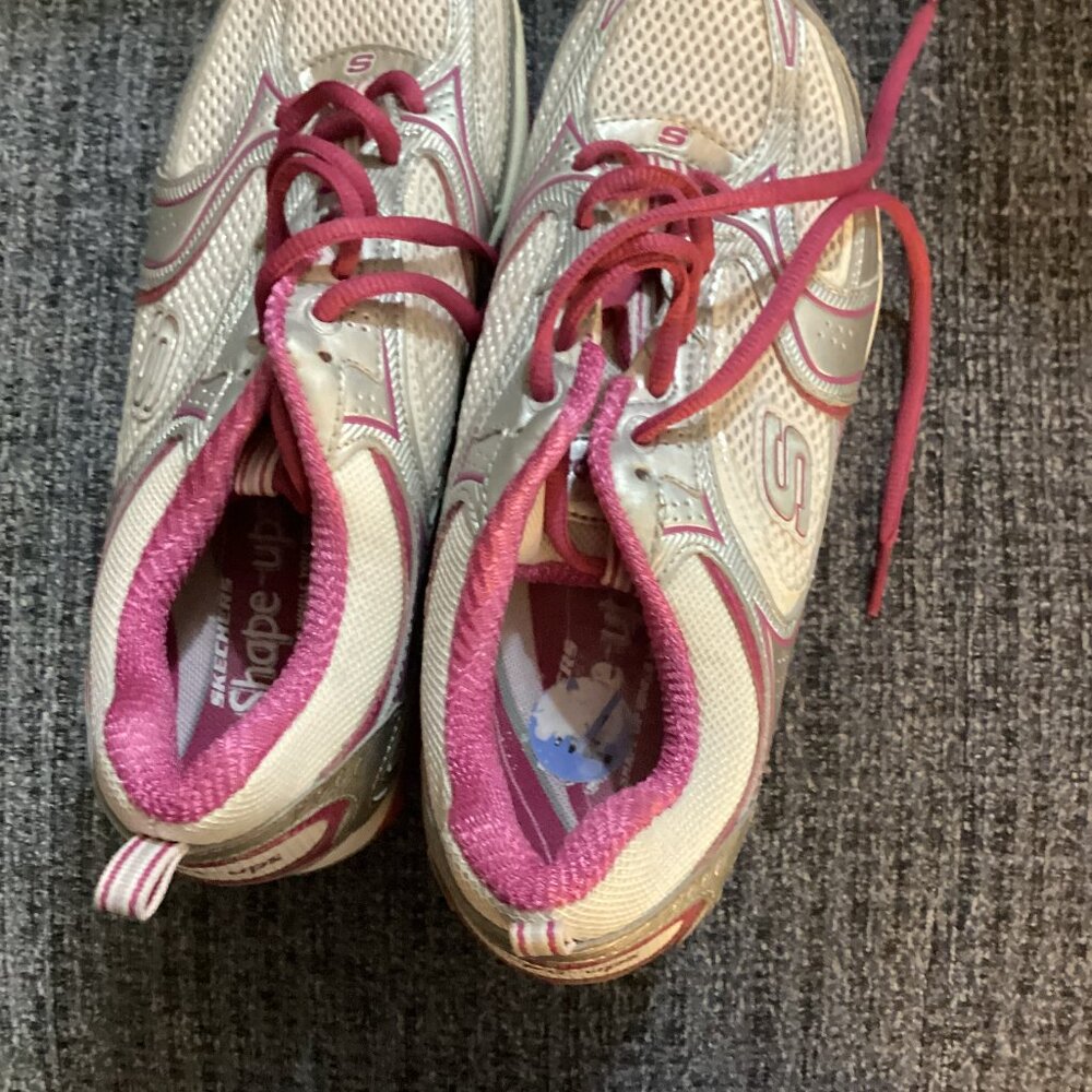 Preowned sneakers-7.5M